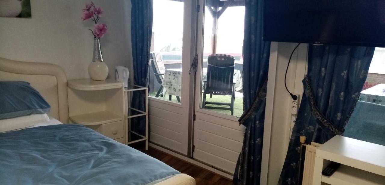B&B Aan Het Water Earnewald Ngoại thất bức ảnh