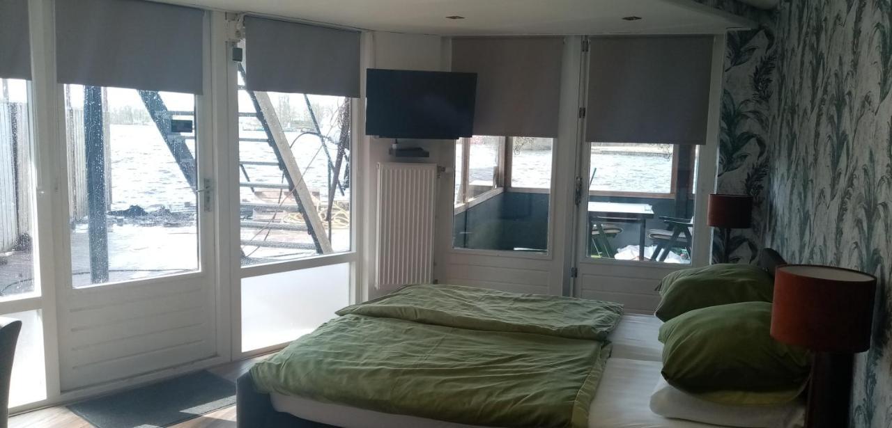 B&B Aan Het Water Earnewald Ngoại thất bức ảnh
