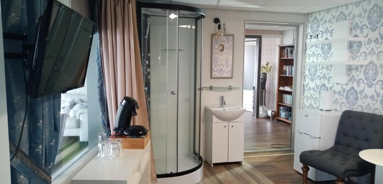 B&B Aan Het Water Earnewald Ngoại thất bức ảnh