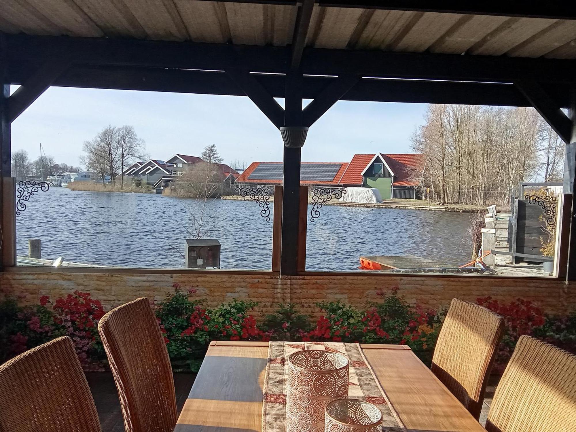 B&B Aan Het Water Earnewald Ngoại thất bức ảnh